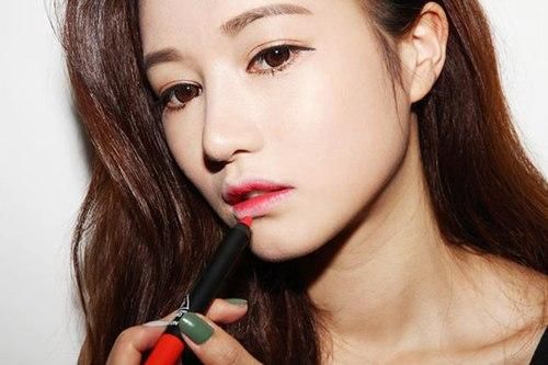Bí quyết đánh son và giữ màu son lâu trôi