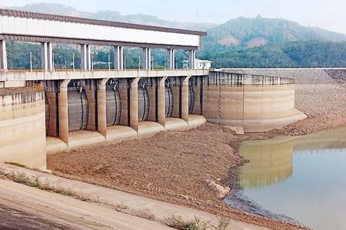 Nếu hạn hán diện rộng, việc cung cấp điện tại miền Trung hè này sẽ rất khó khăn