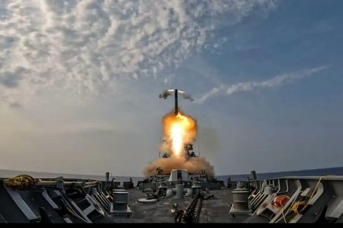 Hải quân Ấn Độ phóng thử nghiệm thành công tên lửa hành trình siêu thanh Brahmos