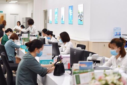Nghịch lý 'con nợ' lao đao nhưng nhà băng vẫn lãi lớn