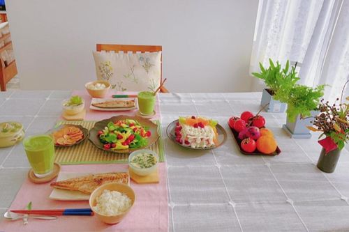 Than thở không có khiếu nấu nướng, nhưng nhìn mâm cơm của nàng dâu Việt ở Nhật khiến ai cũng 'phát cuồng'