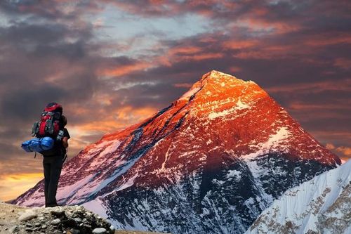 Tại sao đỉnh Everest lại tạo ra tiếng ồn vào ban đêm?