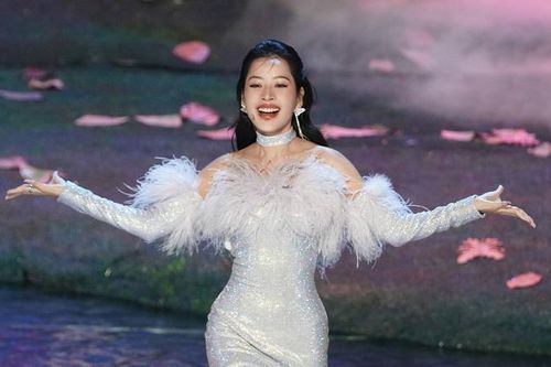 Rộ manh mối Chi Pu sẽ là một trong 7 'tỷ tỷ' debut tại Đạp Gió 2023?