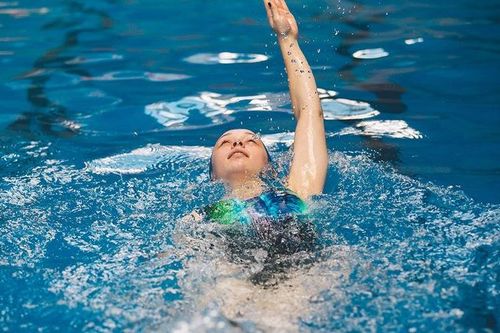 6 mẹo giữ đôi mắt khỏe mạnh khi đi bơi vào mùa hè