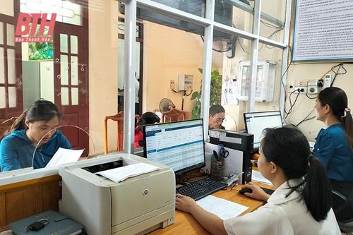 Ra khỏi vùng khó, còn đó nhiều nỗi lo... (Bài 3): Ngổn ngang câu chuyện bảo hiểm y tế