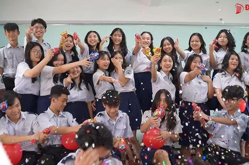 Mùa kỷ yếu - 'của để dành' ký ức học sinh.