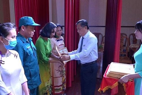 Cán bộ, đảng viên, Nhân dân TP Sa Đéc tích cực nêu gương học và làm theo Bác