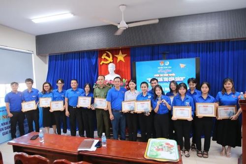 Huyện đoàn - Hội Liên hiệp Thanh niên Việt Nam huyện Cam Lâm: Trao giải cuộc thi trực tuyến 'Đi tìm giá trị của sách'