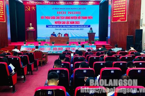 Chủ tịch UBND huyện Cao Lộc đối thoại với thanh niên trên địa bàn huyện