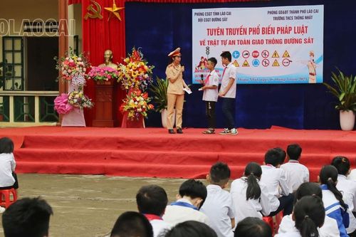 Tuyên truyền, phổ biến, giáo dục pháp luật về an toàn giao thông đường sắt