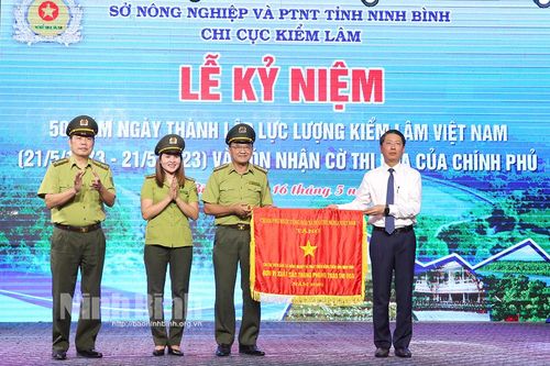Chi cục Kiểm lâm kỷ niệm 50 năm thành lập lực lượng Kiểm lâm Việt Nam và đón nhận Cờ thi đua của Chính phủ