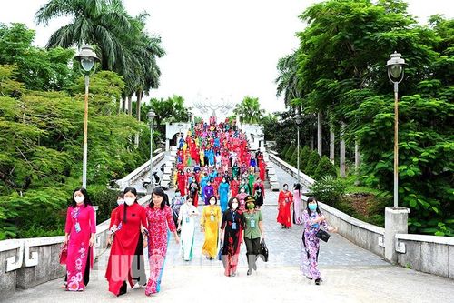 Quan tâm xây dựng đội ngũ cán bộ nữ