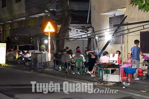 Nguy cơ mất an toàn vệ sinh thực phẩm từ thức ăn đường phố