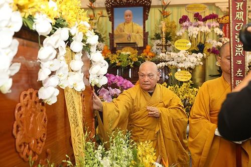 Đà Nẵng: Phái đoàn GHPGVN viếng tang Hòa thượng Thích Thiện Toàn