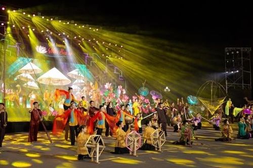 Nghệ An: Khai mạc lễ hội đường phố với chủ đề 'Quê hương mùa sen nở'