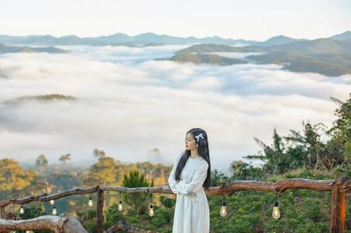 Ngắm 'tiên cảnh' giữa lòng phố núi tại 'Thiên đường săn mây Cầu gỗ - Bình Minh'