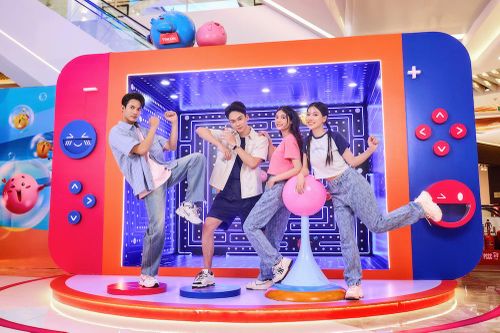 Bắt trend 'Du lịch trong thành phố': Check-in với loạt Emoji khổng lồ khắp các trung tâm thương mại