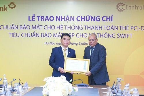 LPBank nhận hai chứng chỉ tiêu chuẩn bảo mật quốc tế cho hệ thống thanh toán thẻ và hệ thống SWIFT