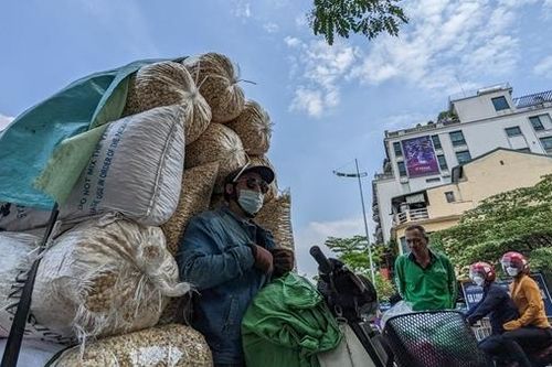 Cận cảnh xử lý mô tô 'phì bụng, dựng gáy' ngông nghênh trên phố
