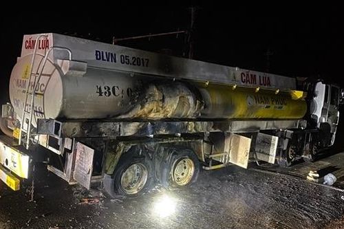 Kịp thời dập tắt vụ cháy xe bồn lúc rạng sáng