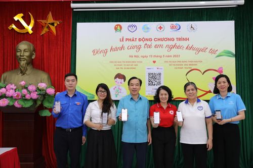 Phát động chiến dịch quyên góp gây quỹ 'Đồng hành cùng trẻ em nghèo, khuyết tật'