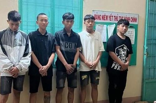 Công an tuần tra, chặn kịp thời nhóm thanh niên mang hung khí đi đánh nhau