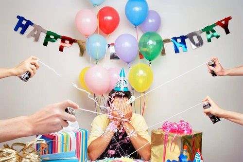 Hơn 40 gia đình người lạ tới dự sinh nhật cậu bé 12 tuổi