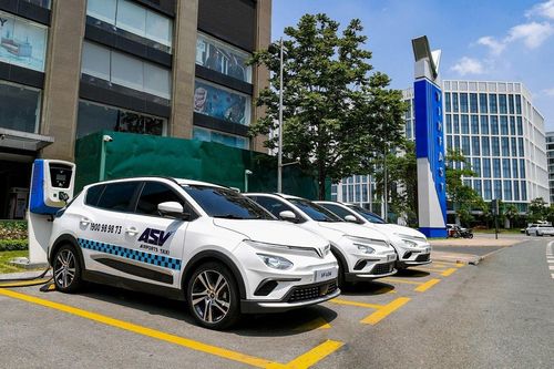ASV thuê 500 ô tô điện của VinFast để kinh doanh taxi sân bay
