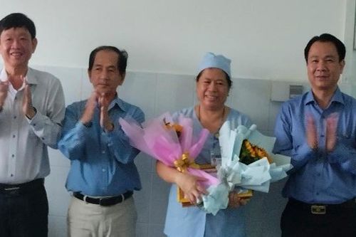 Bạn đọc tặng 5 triệu đồng cho nữ hộ lý trả lại tiền, vàng