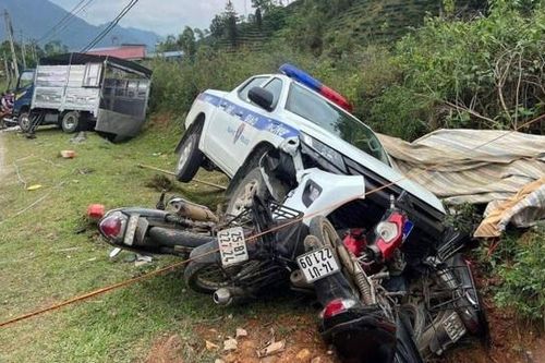 Xe chuyên dụng của Cảnh sát giao thông gây tai nạn liên hoàn