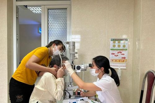 Tìm lại ánh sáng cho cụ bà 78 tuổi sau nhiều năm sống trong bóng tối