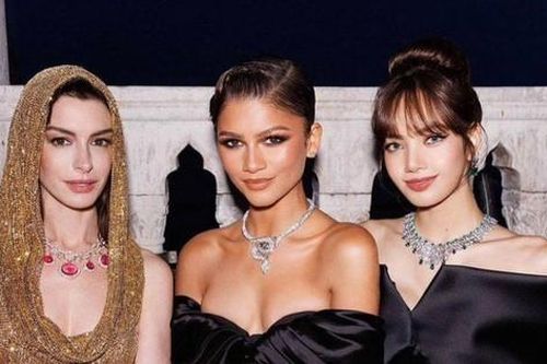 4 đại sứ Bvlgari đọ visual: Lisa 'hủy diệt cam thường', Anne Hathaway đẹp như tượng sáp
