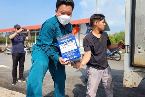 Đồng hành cùng ngư dân Cần Giờ, TP HCM 'thắp sáng đèn trên biển'