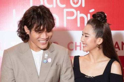Khả Ngân thân thiết bên 'người tình màn ảnh' mới Trần Phong