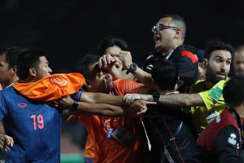 Báo chí Đông Nam Á choáng vì 'mưa thẻ phạt' ở chung kết SEA Games 32