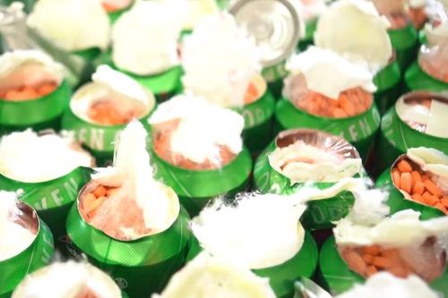 Cận cảnh 'mổ' thùng bia ra gần 20 kg ma túy