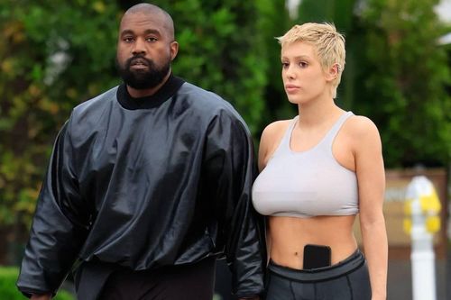Vợ mới của Kanye West bị chê chụp ảnh phản cảm