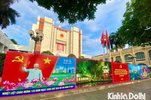 Hà Nội rực rỡ dịp kỷ niệm 133 năm Ngày sinh Chủ tịch Hồ Chí Minh