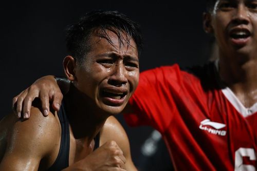 Beckham của Indonesia bật khóc nức nở trong trận chung kết kỳ lạ bậc nhất lịch sử SEA Games