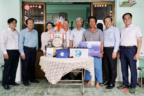 200 ngư dân được hỗ trợ từ chương trình 'Cùng ngư dân thắp sáng đèn trên biển'