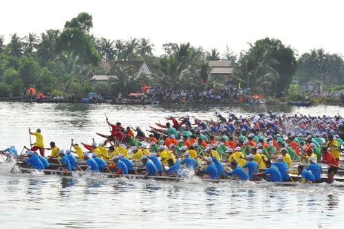 Sôi nổi giải Đua thuyền truyền thống Phát thanh - truyền hình Quảng Nam lần thứ XXVI