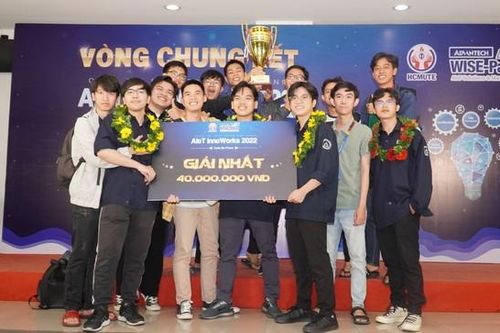 'Hệ thống quản lý sức khỏe cho người cao tuổi' đoạt giải Nhất Cuộc thi Phát triển Ứng dụng sinh viên