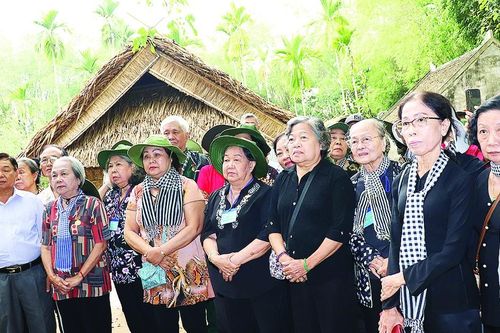 Về Làng Sen thêm nhớ Bác