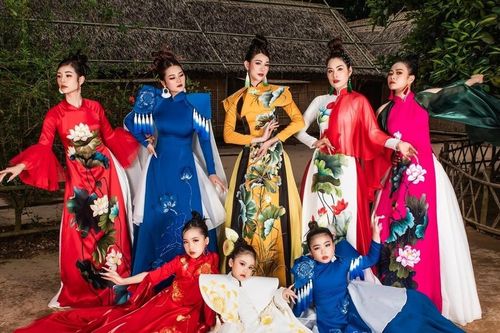 Ấn tượng áo dài sen của NTK Thạch Linh