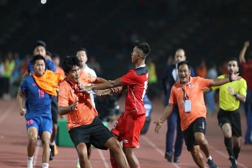 Hỗn chiến chung kết Thái Lan và Indoneisa, báo chí khu vực nói gì?