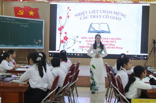 Từ bỏ mô hình giáo dục đồng nhất và tư duy văn mẫu