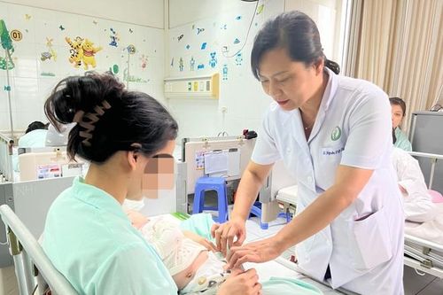 Bé gái 5 tháng tuổi bị hoại tử buồng trứng do căn bệnh thường gặp
