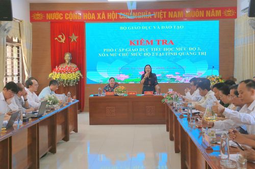 Quảng Trị 'nâng chất' từ phổ cập giáo dục xóa mù chữ