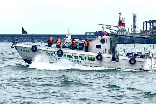 Đồng hành cùng BĐBP giữ gìn an ninh trật tự cảng biển Dung Quất