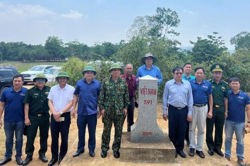 Quảng Trị (Việt Nam) và Savannakhet (Lào): Khảo sát mở lối mở A Roòng - Xa Đu